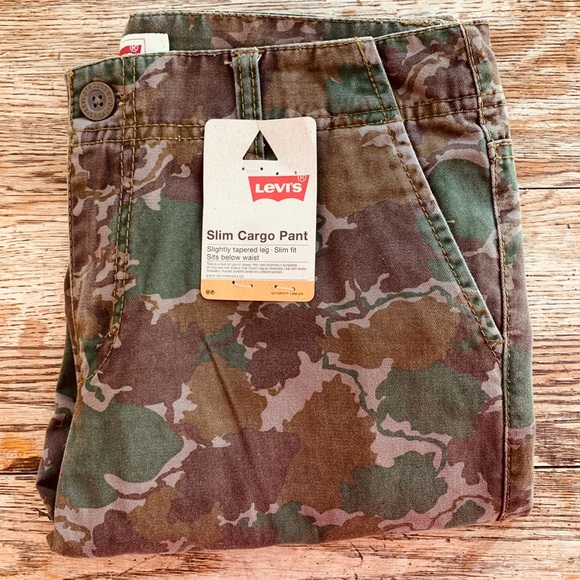 Levi’s—Boys Slim Fit Cargo Pant, Leaf Camo - Picture 6 of 7